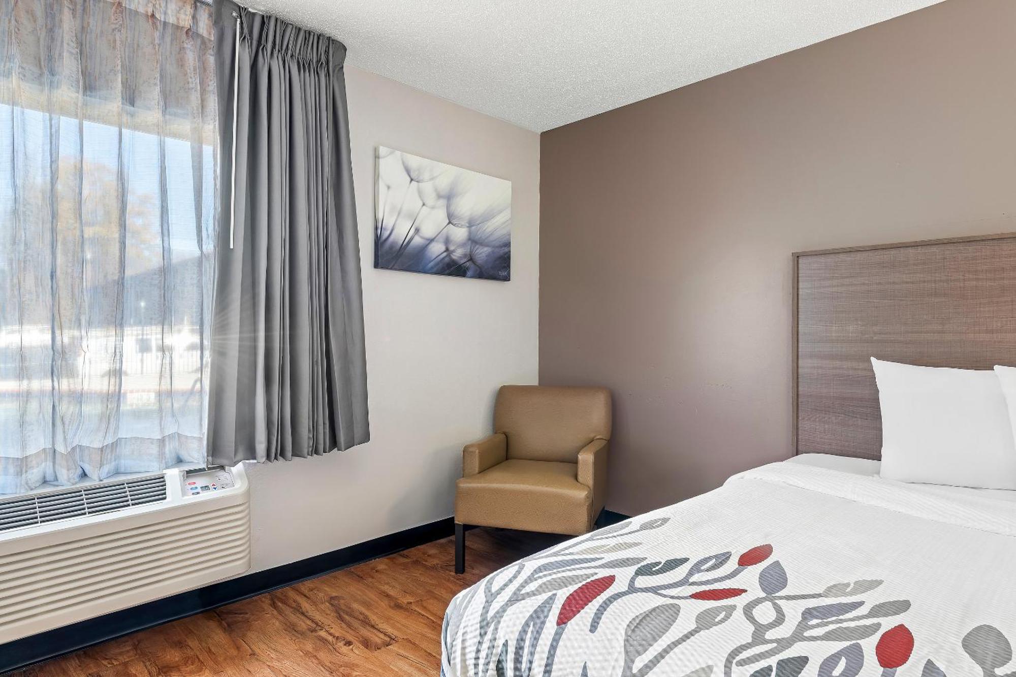 Red Roof Inn Charlotte - University Екстер'єр фото
